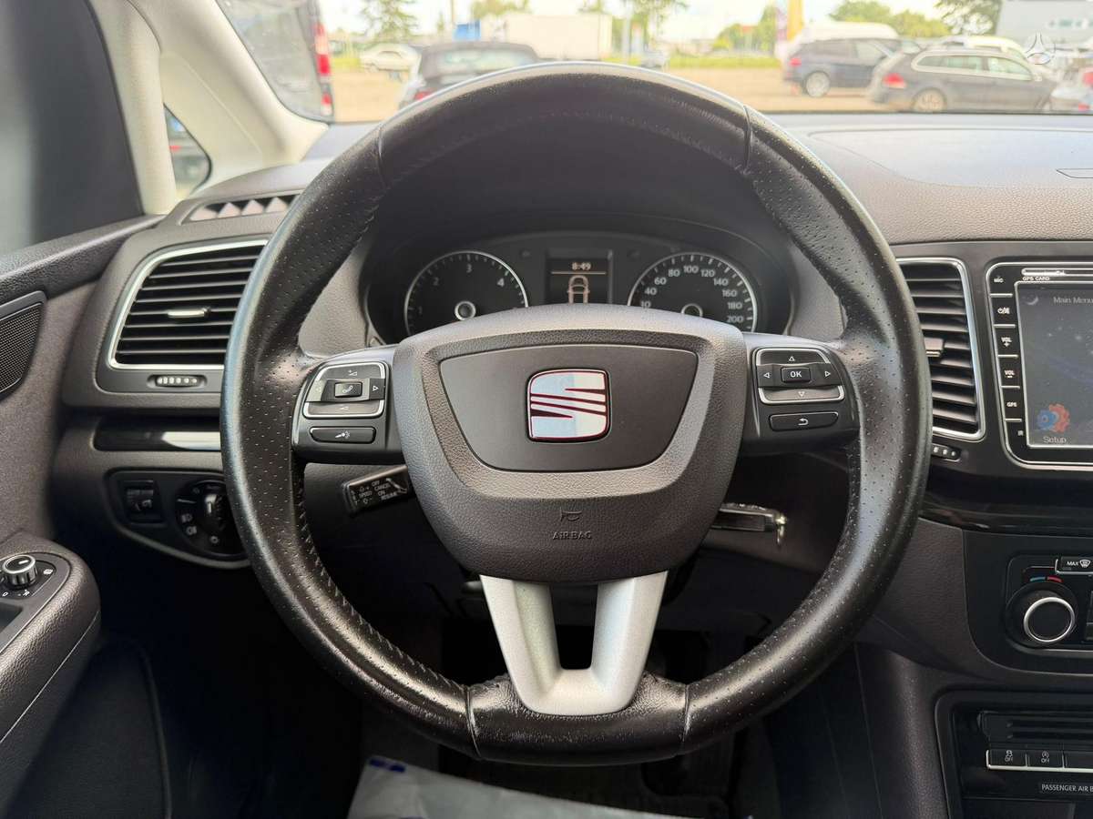 Seat Alhambra 2012 — photo 18