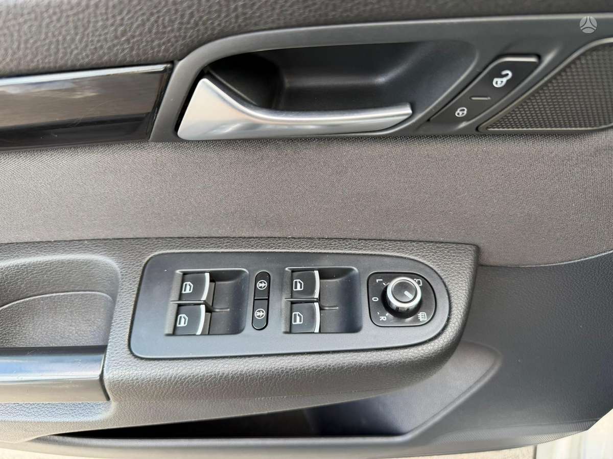 Seat Alhambra 2012 — photo 28