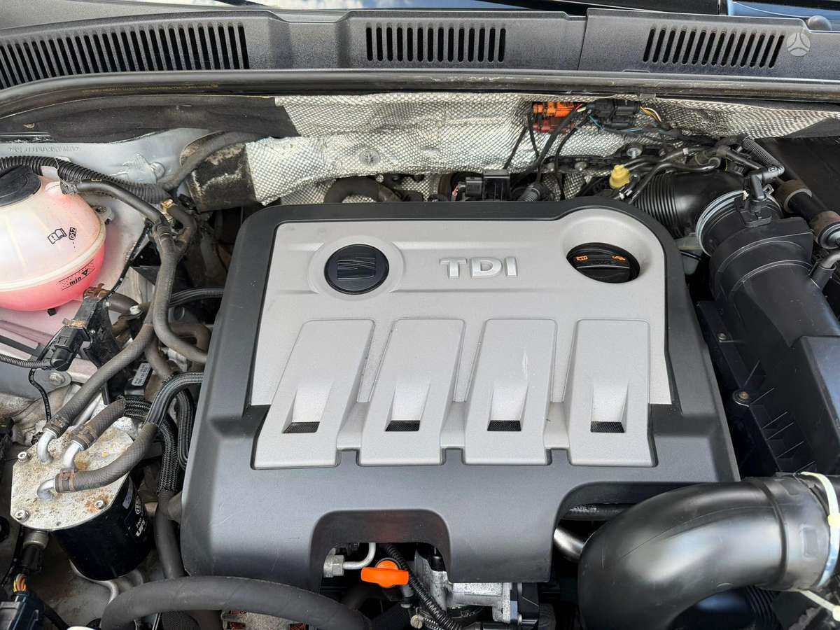 Seat Alhambra 2012 — photo 29