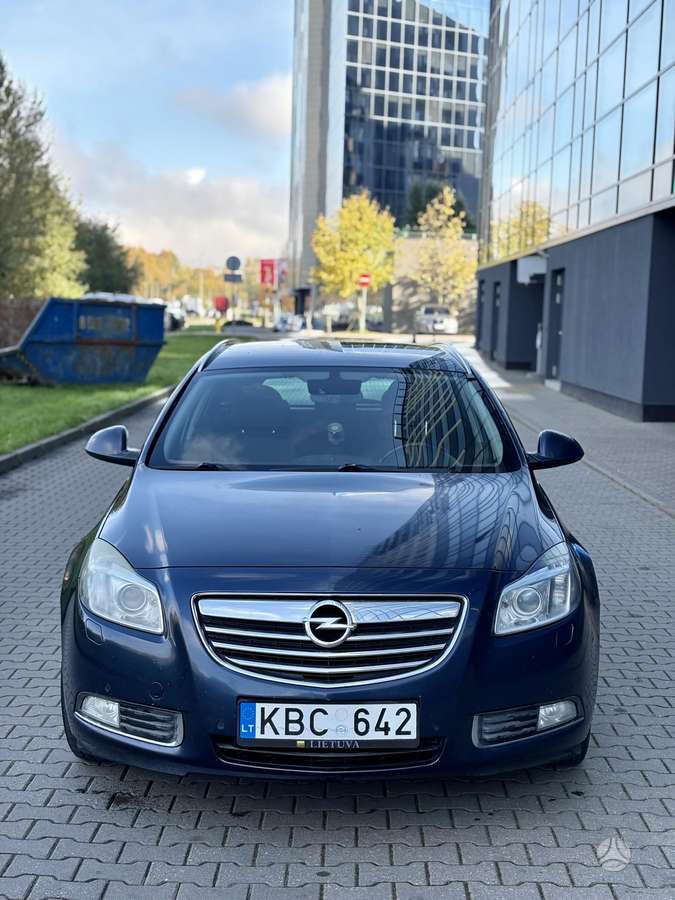 Opel Insignia 2012 — вигляд ззаду