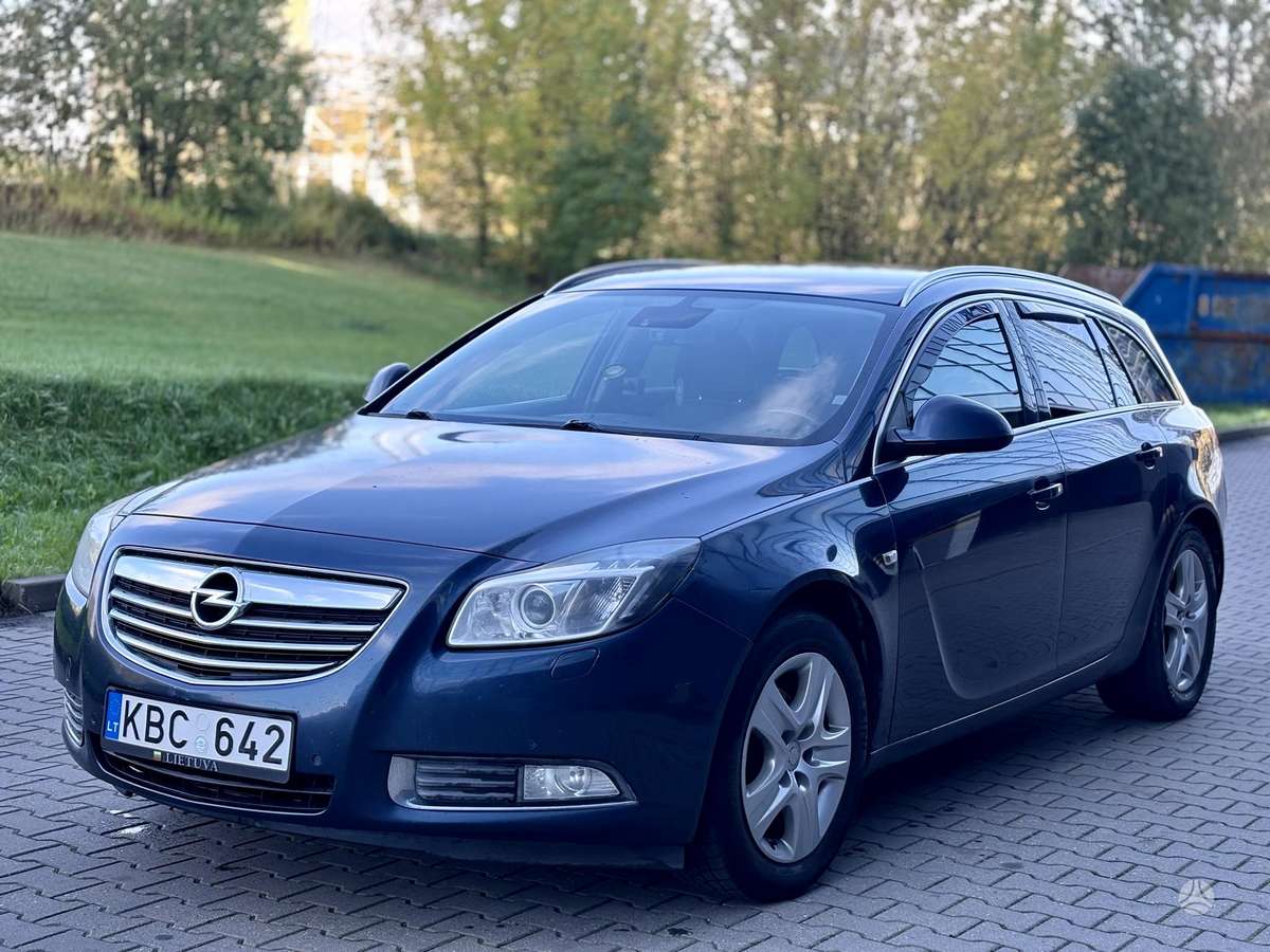 Opel Insignia 2012 — салон