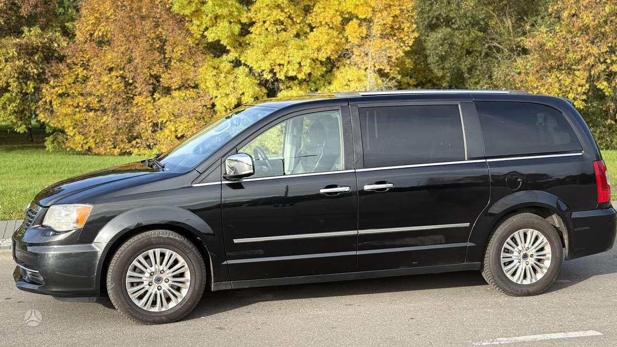 Lancia Voyager 2015 — фото 10