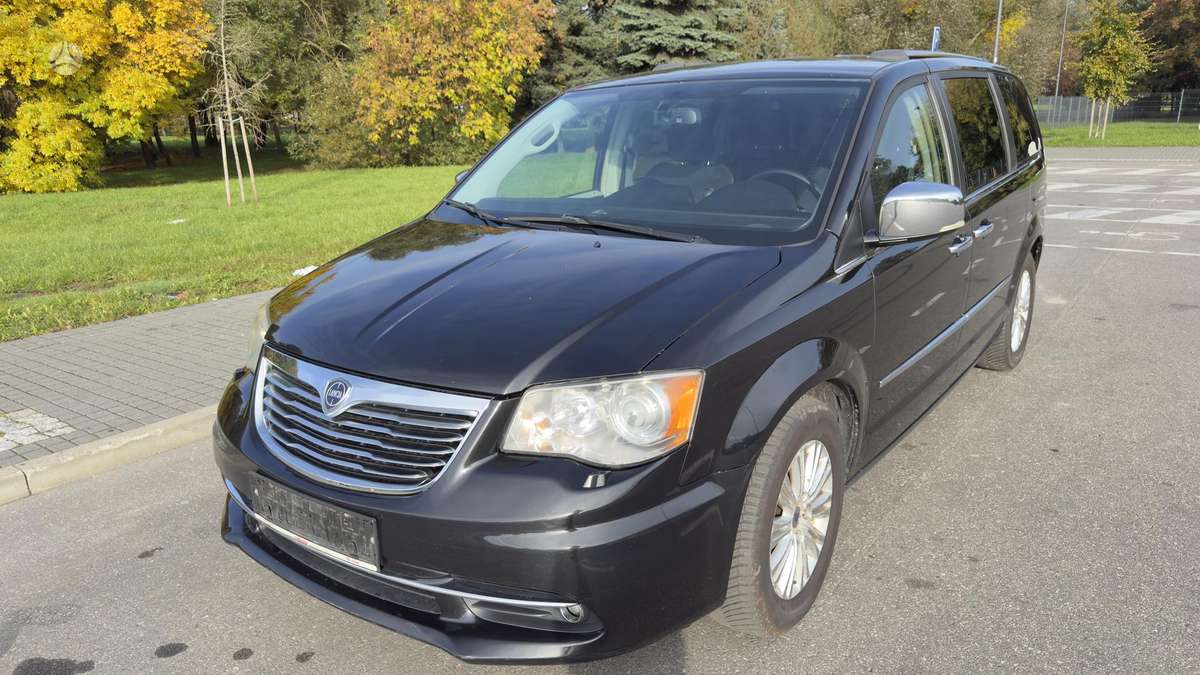 Lancia Voyager 2015 — фото 13