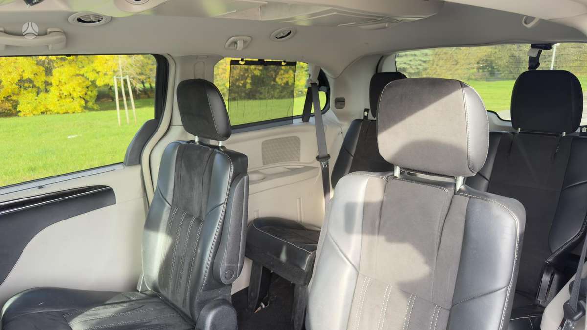 Lancia Voyager 2015 — фото 20