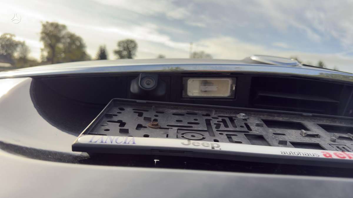 Lancia Voyager 2015 — фото 25