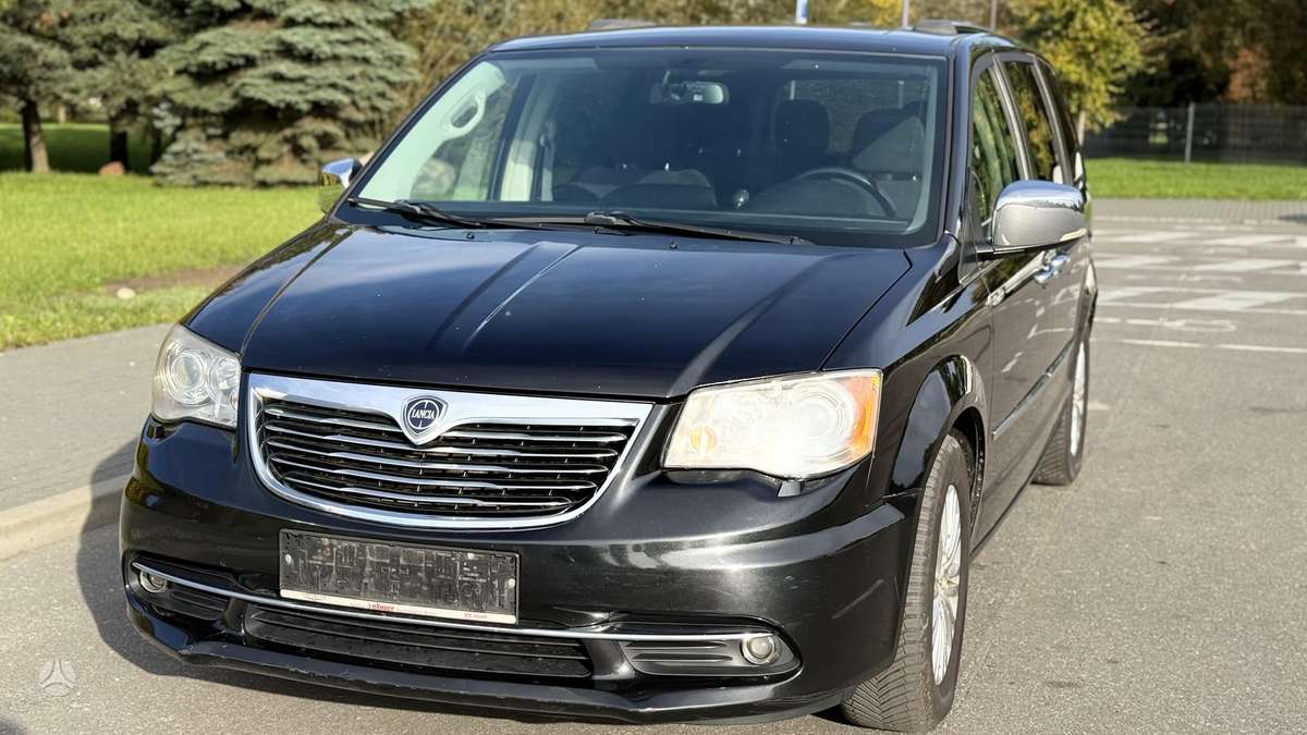 Lancia Voyager 2015 — салон