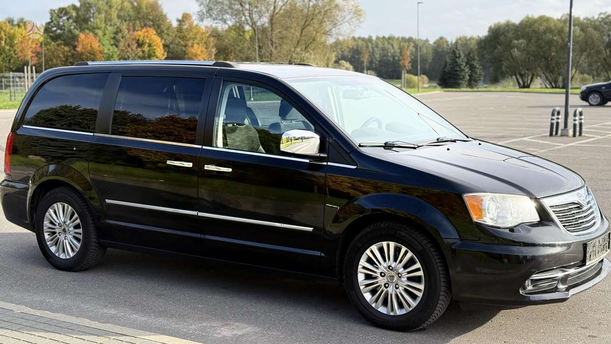 Lancia Voyager 2015 — фото 5