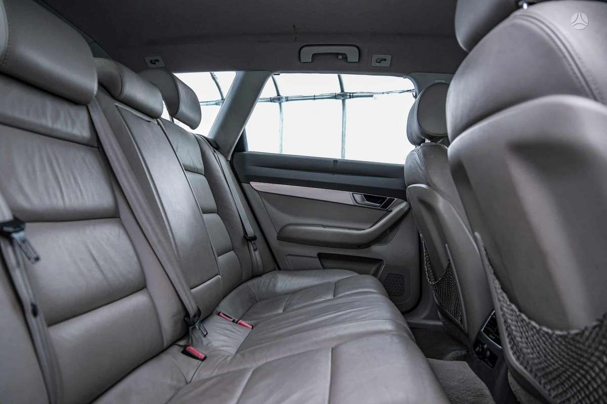 Audi A6 2010 — photo 10