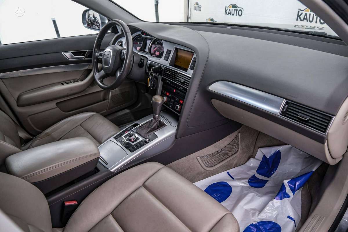 Audi A6 2010 — photo 12