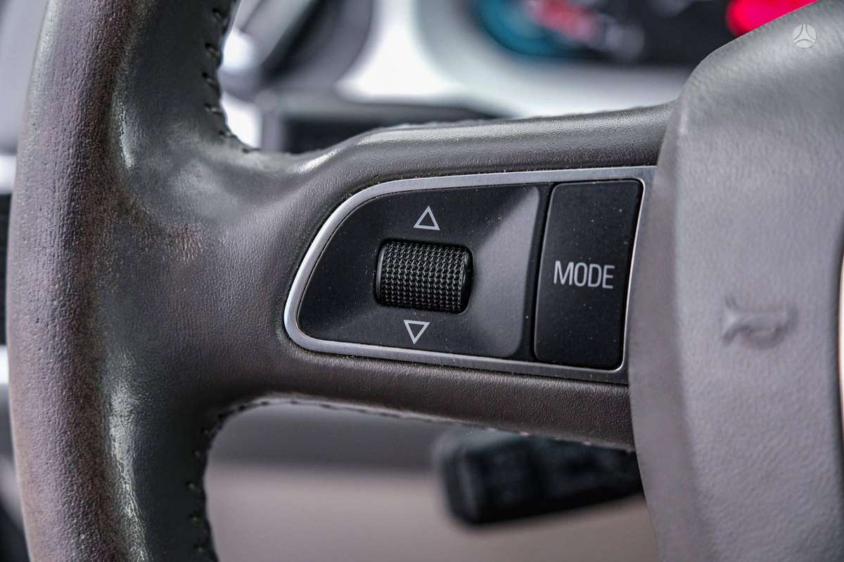 Audi A6 2010 — photo 16
