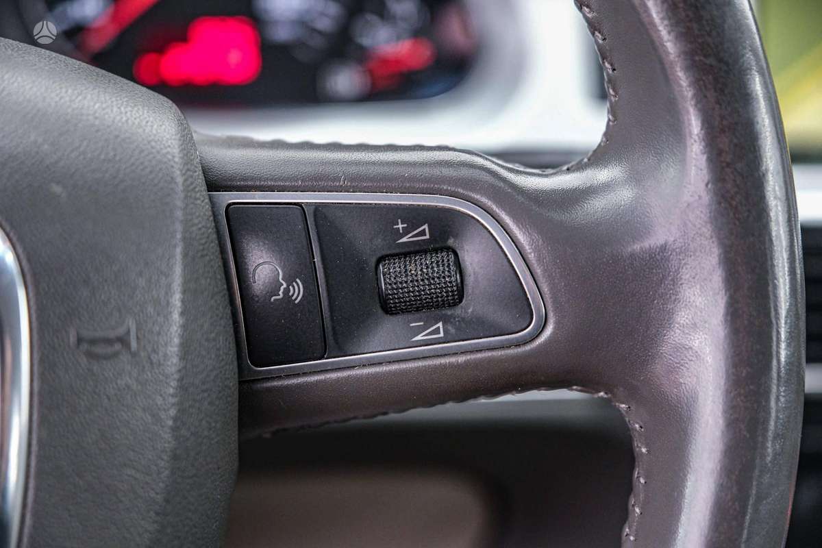 Audi A6 2010 — photo 17