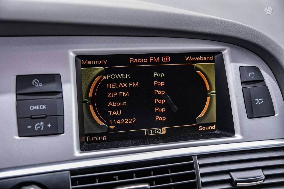 Audi A6 2010 — photo 18