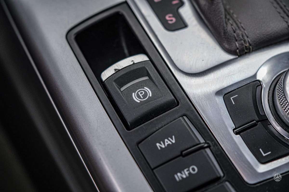 Audi A6 2010 — photo 21