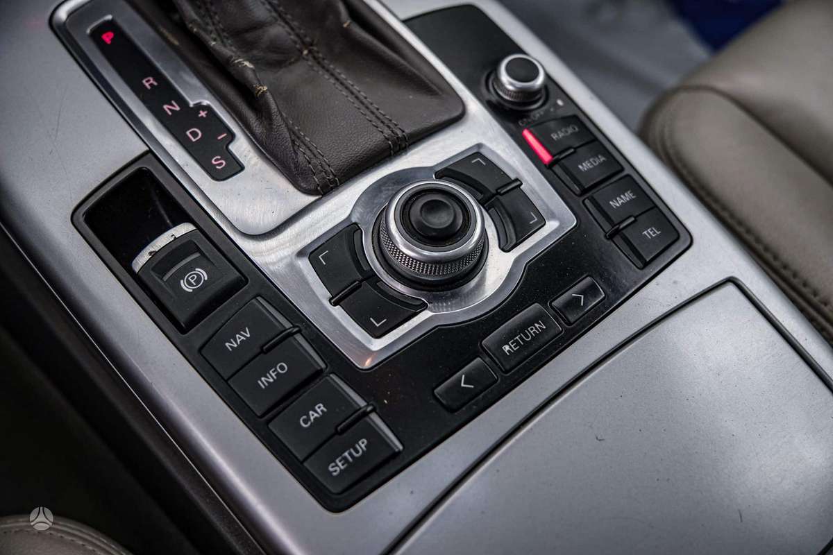 Audi A6 2010 — photo 22