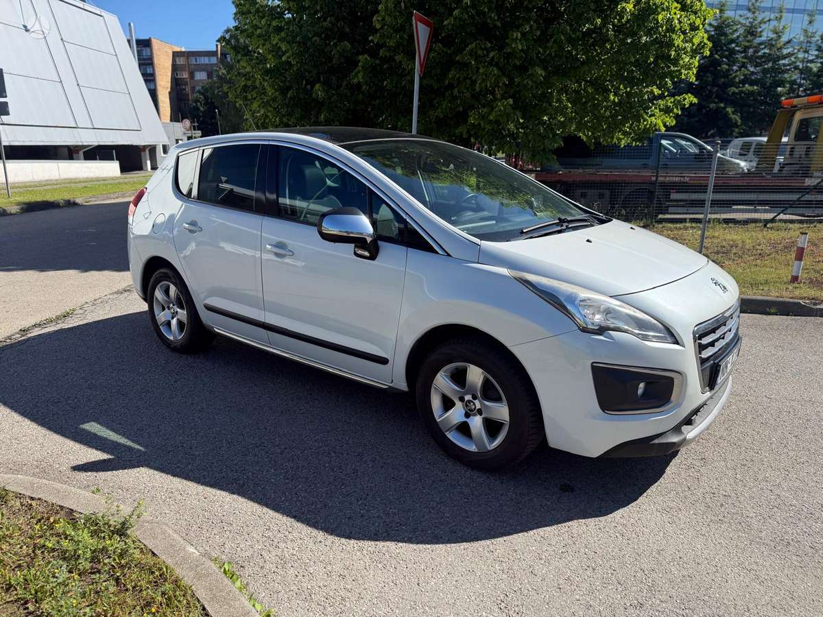 Peugeot 3008 2014 — rear view