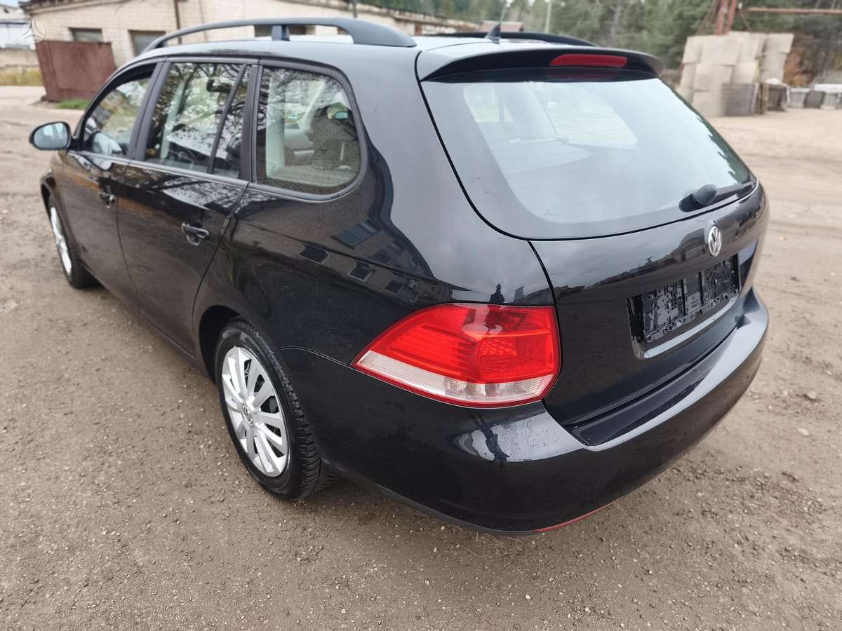 Volkswagen Golf 2008 — салон