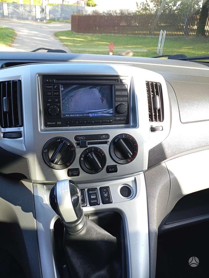 Nissan NV200 2011 — photo 13