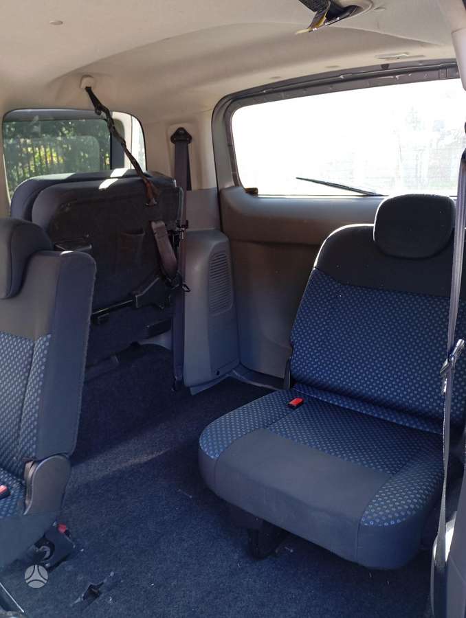 Nissan NV200 2011 — photo 9