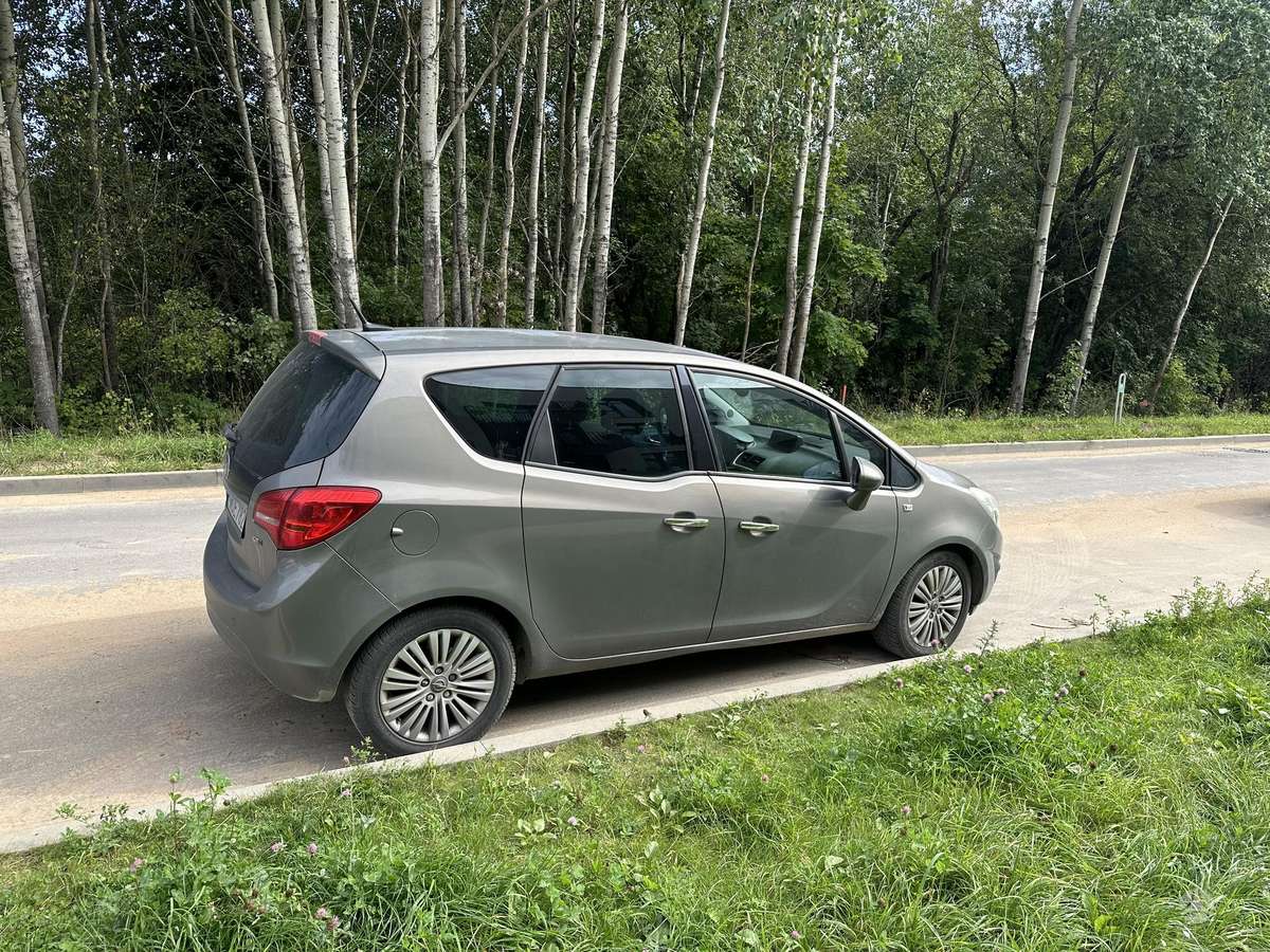 Opel Meriva 2011 — engine 1686 cm³, 110 HP (81kW)