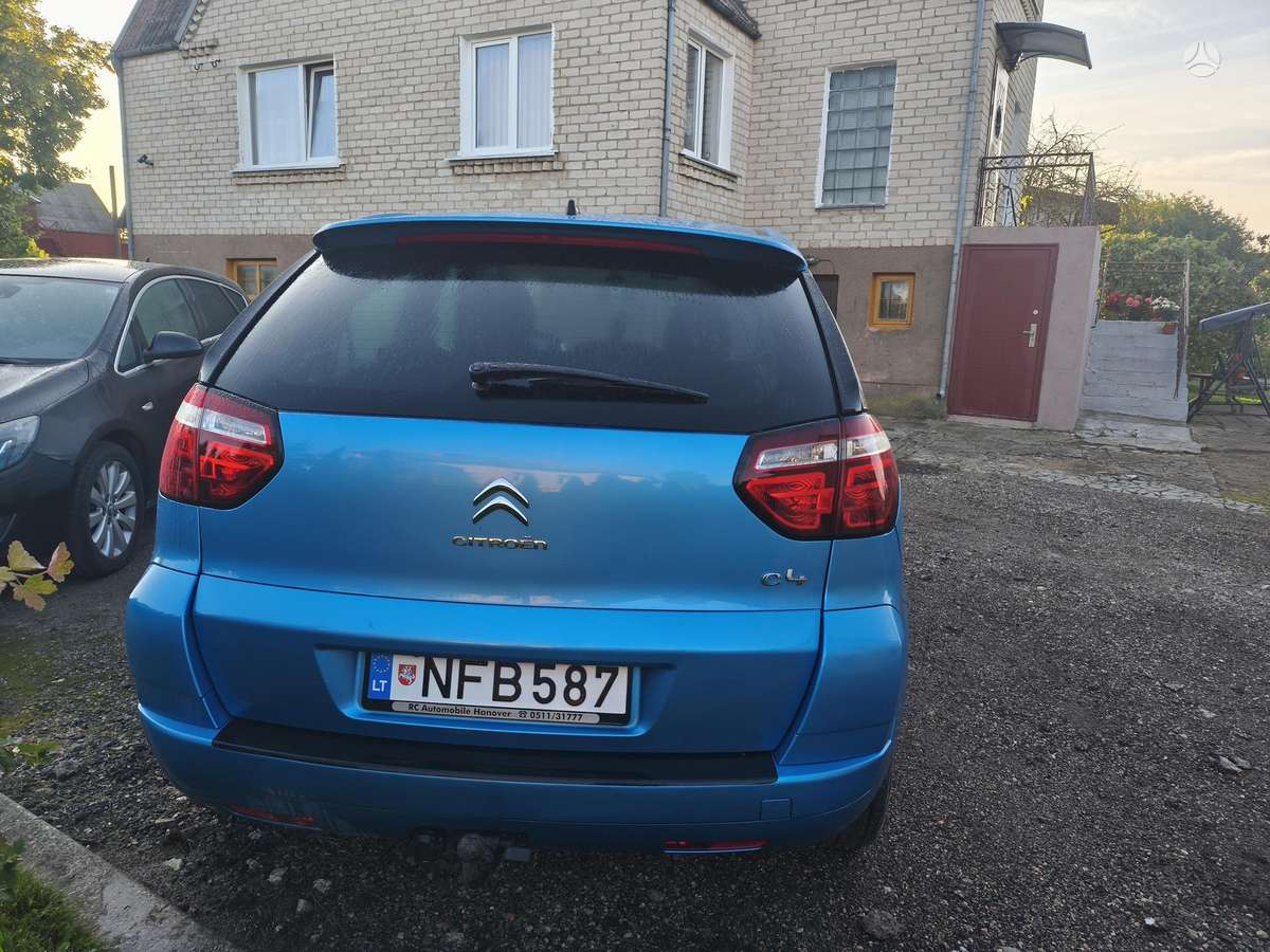 Citroen C4 2011 — interior