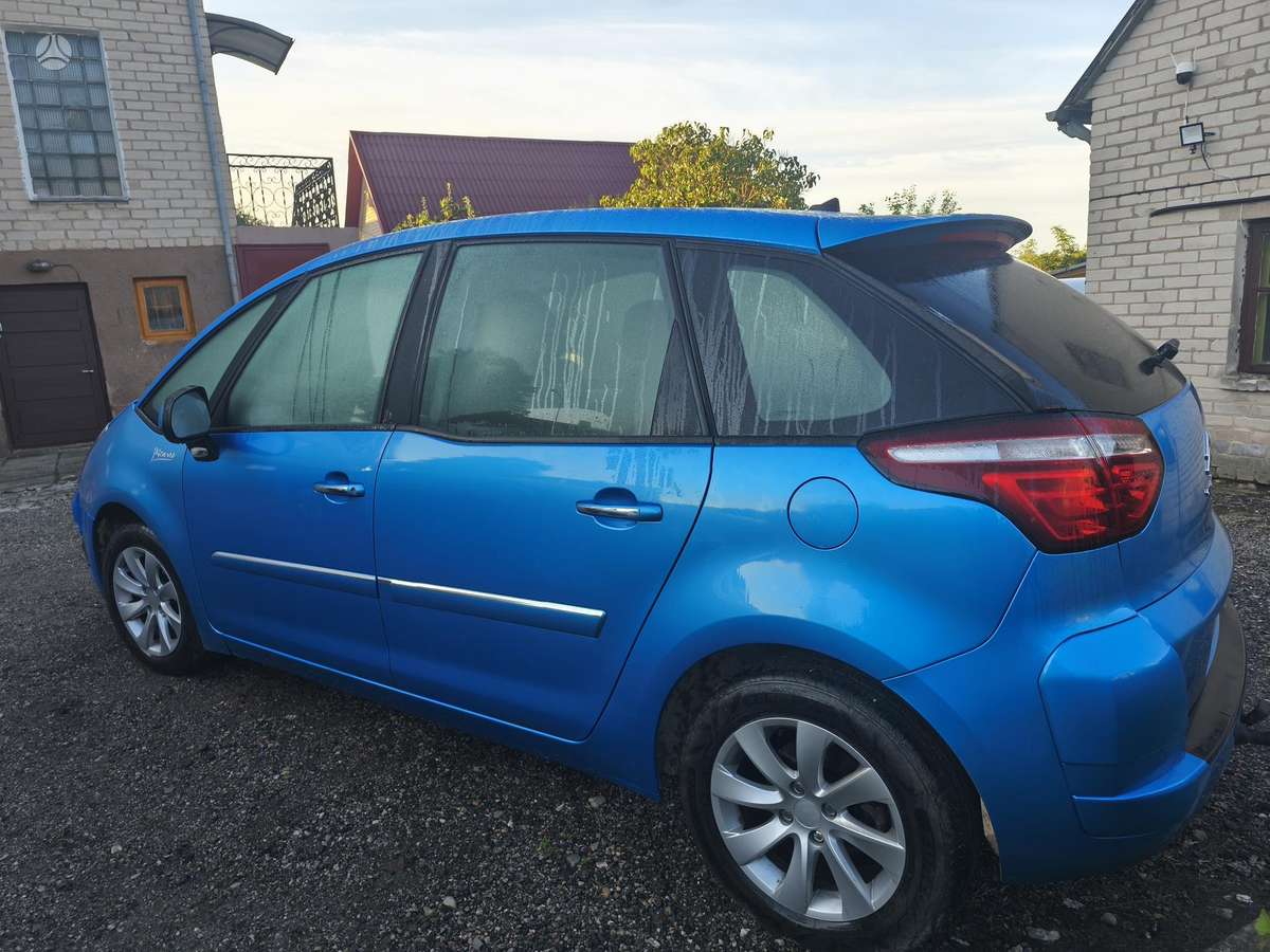 Citroen C4 2011 — engine 1560 cm³, 111 HP (82kW)
