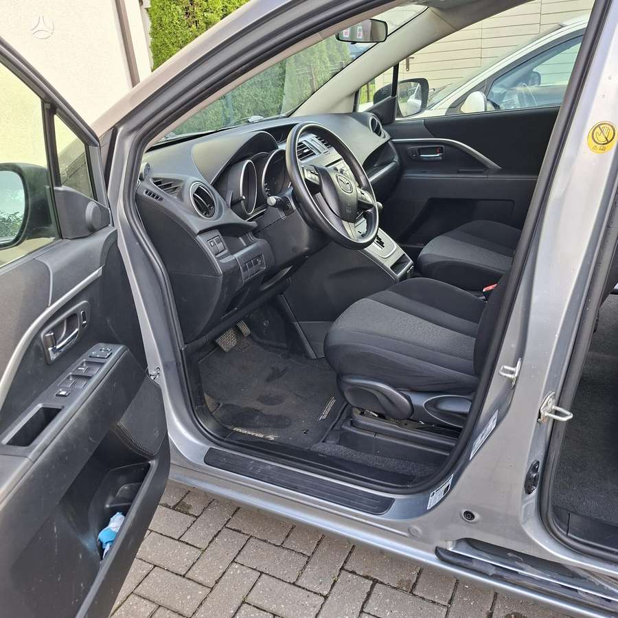 Mazda 5 2012 — photo 11