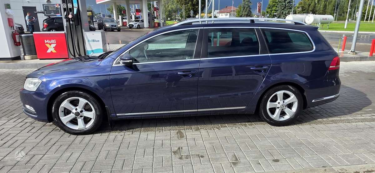 Volkswagen Passat 2012 — interior