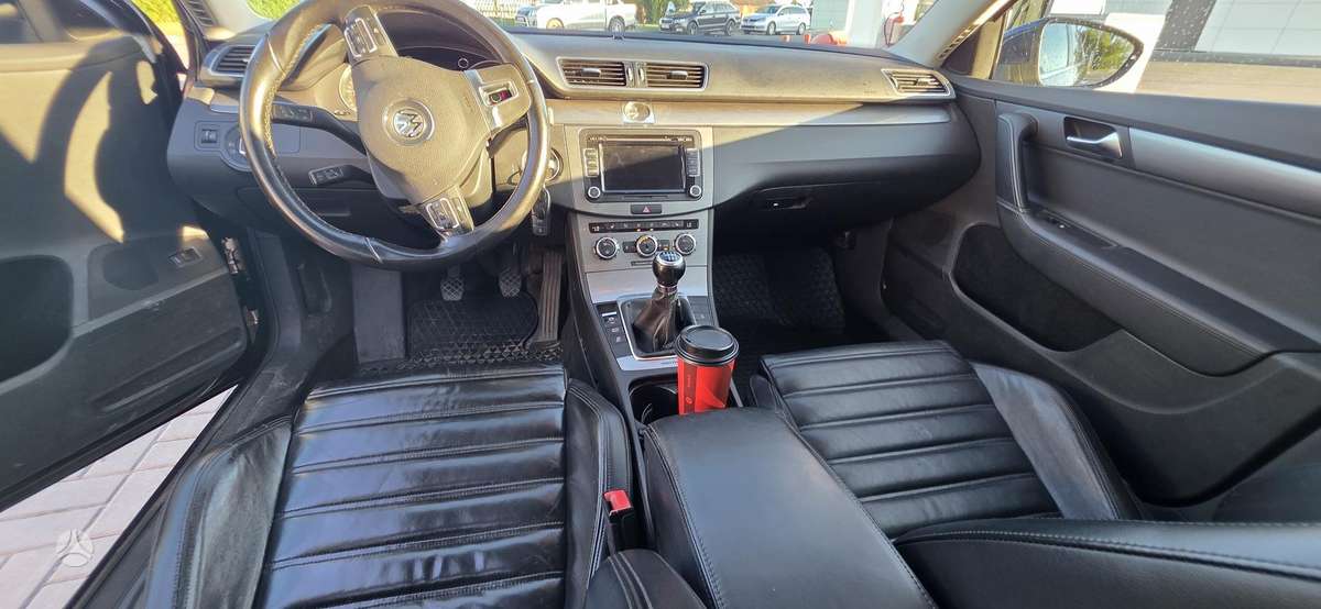 Volkswagen Passat 2012 — photo 8