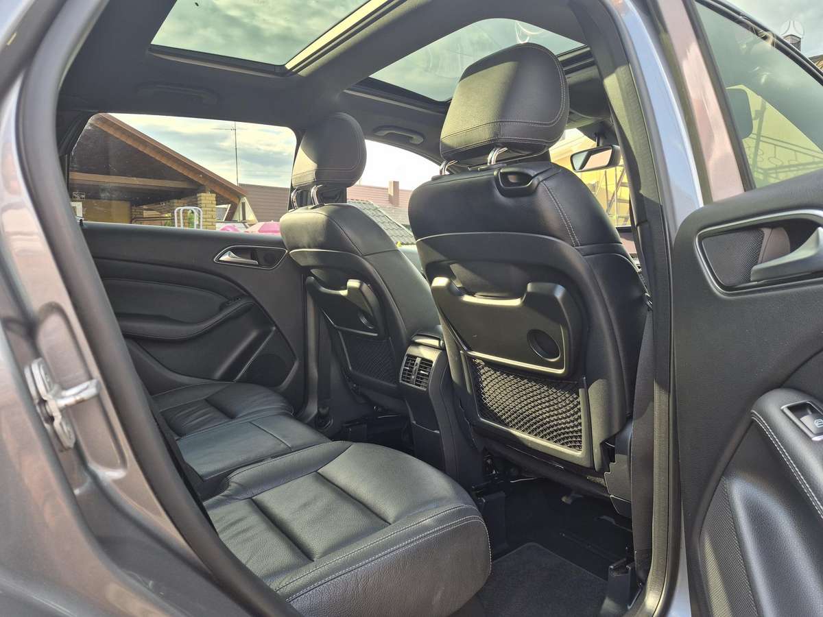 Mercedes-Benz B200 2012 — photo 11