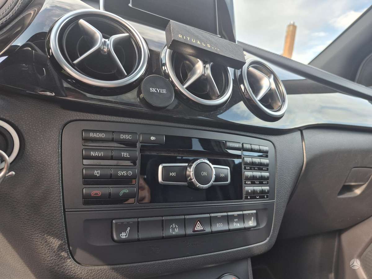 Mercedes-Benz B200 2012 — photo 16