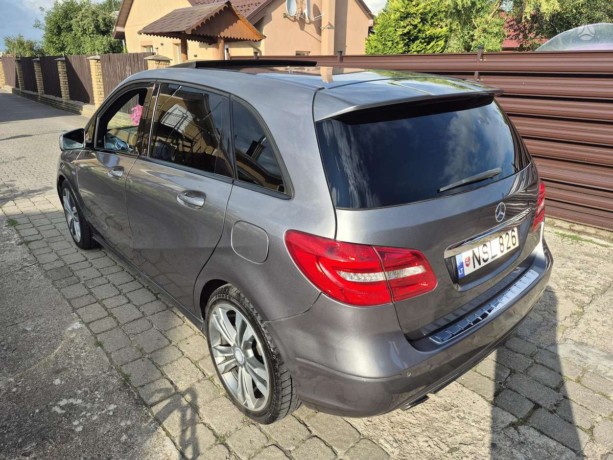 Mercedes-Benz B200 2012 — photo 5