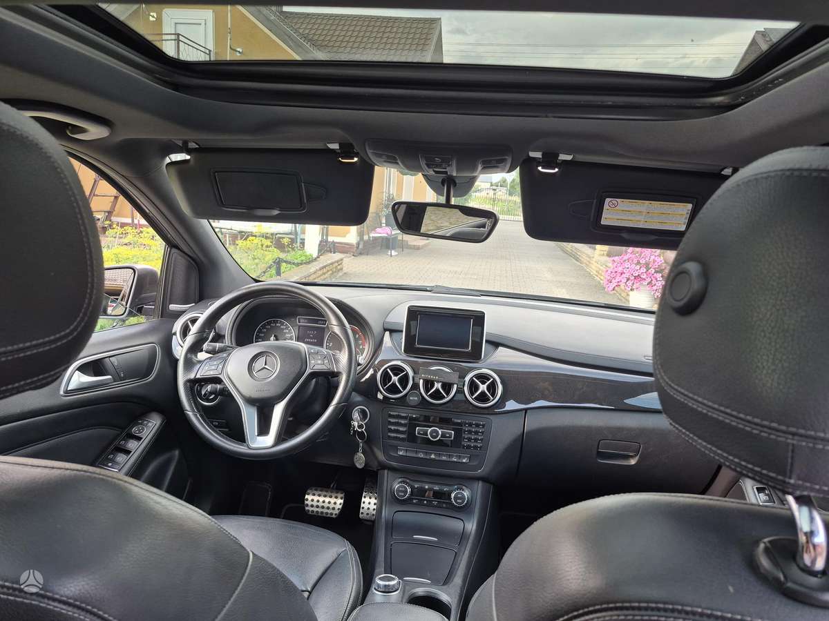 Mercedes-Benz B200 2012 — photo 9