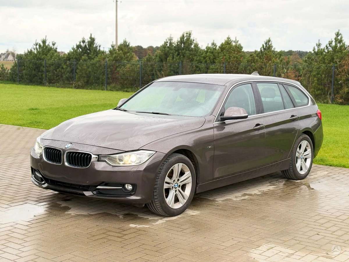 BMW 320 2012 — rear view