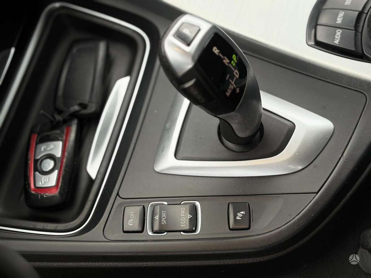 BMW 320 2012 — photo 8