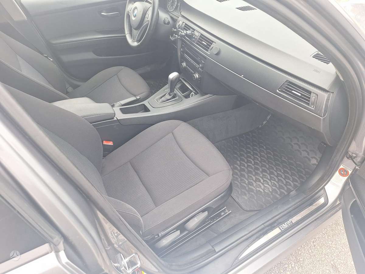 BMW 320 2009 — photo 7