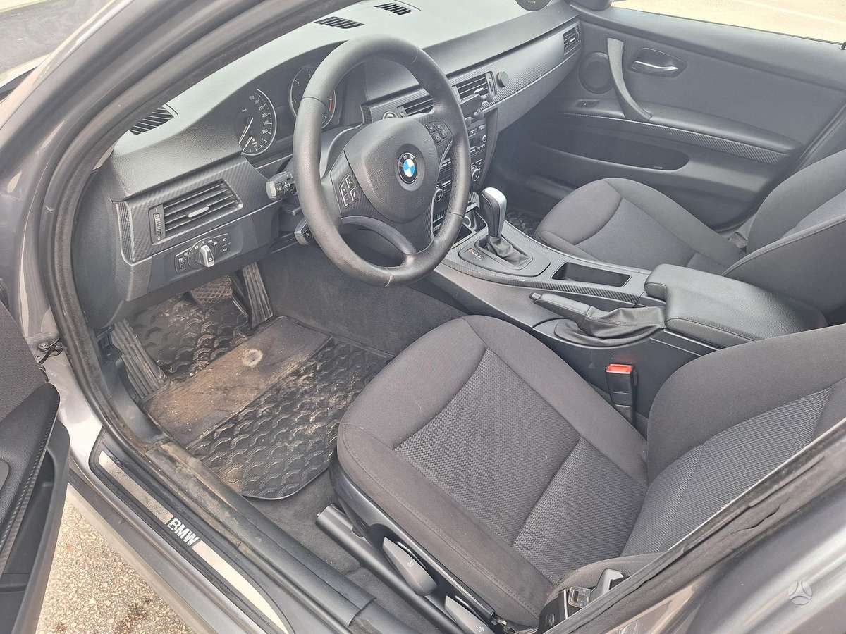 BMW 320 2009 — photo 8