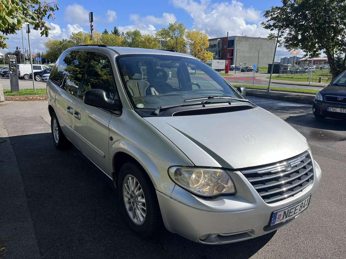 Chrysler Voyager 2004 — вигляд ззаду