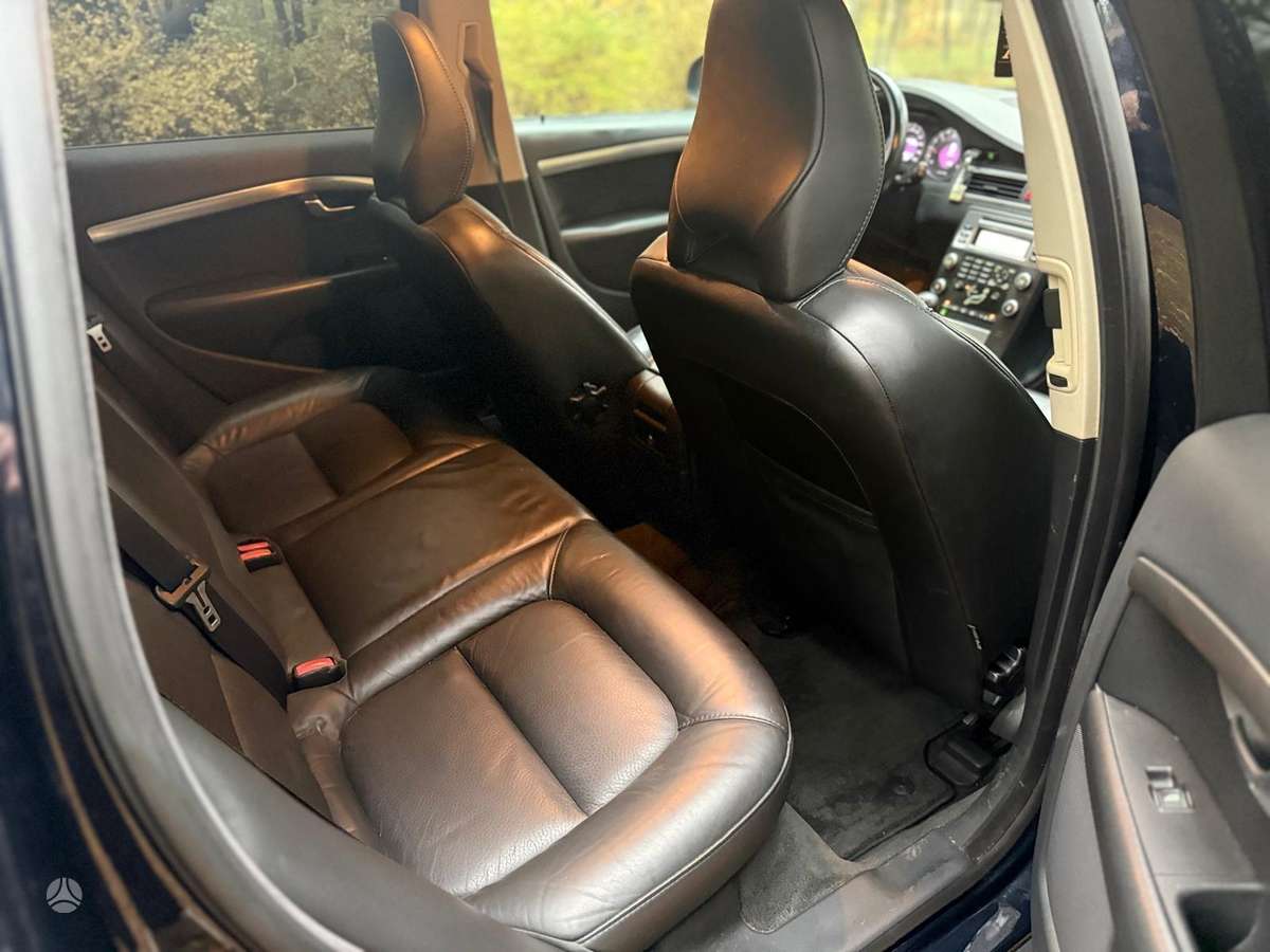 Volvo V70 2009 — photo 10