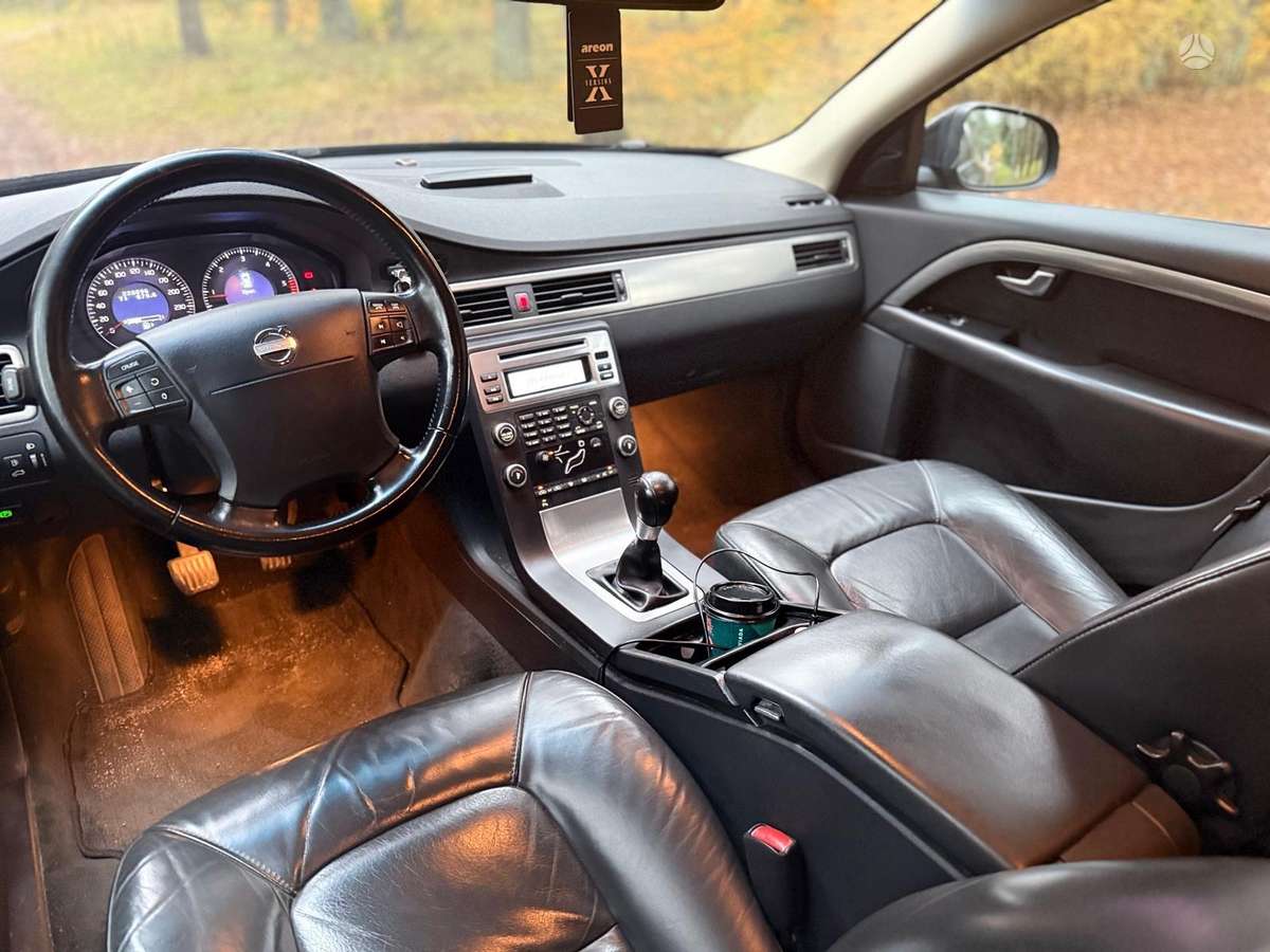 Volvo V70 2009 — photo 11
