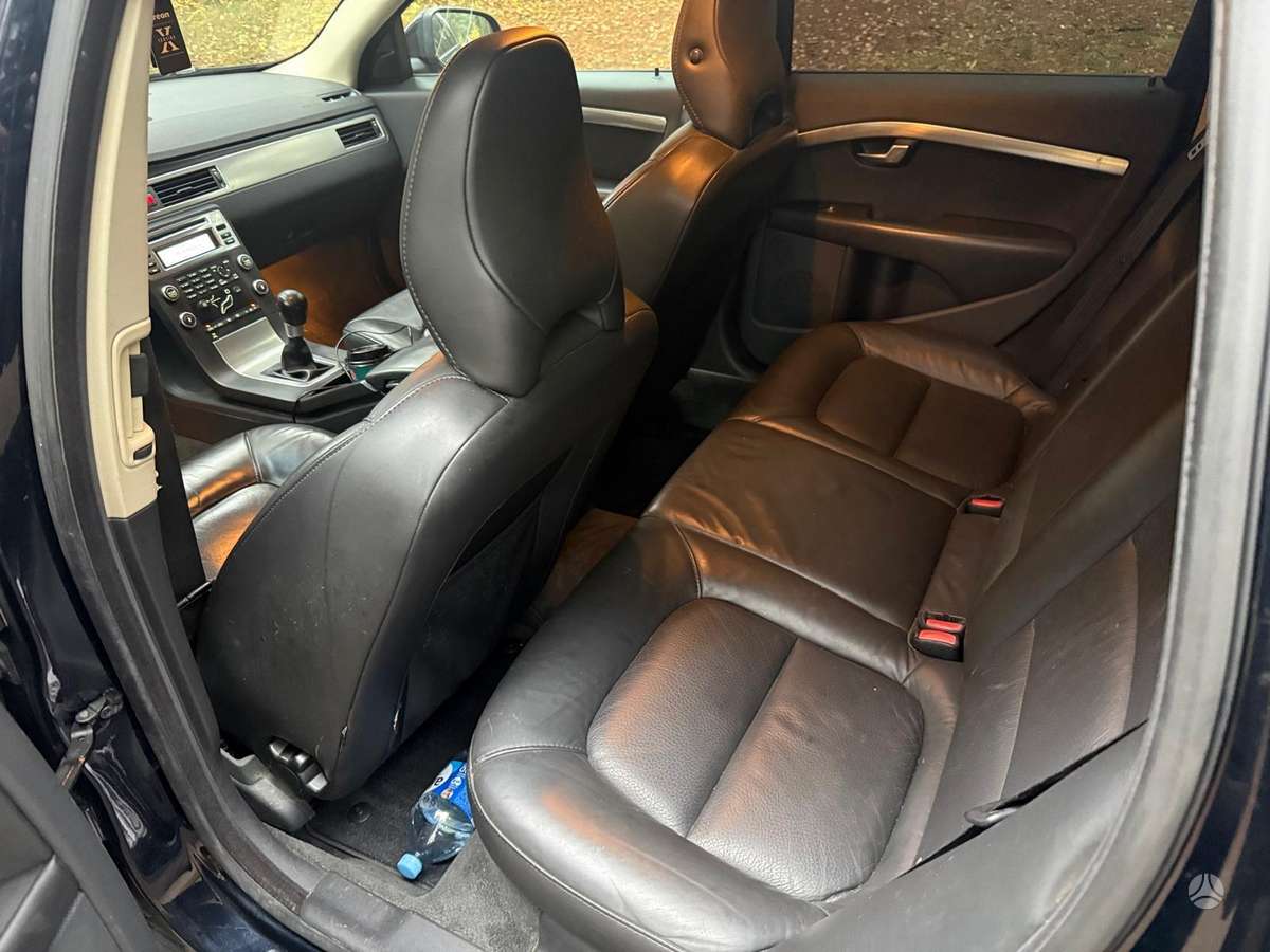 Volvo V70 2009 — photo 12