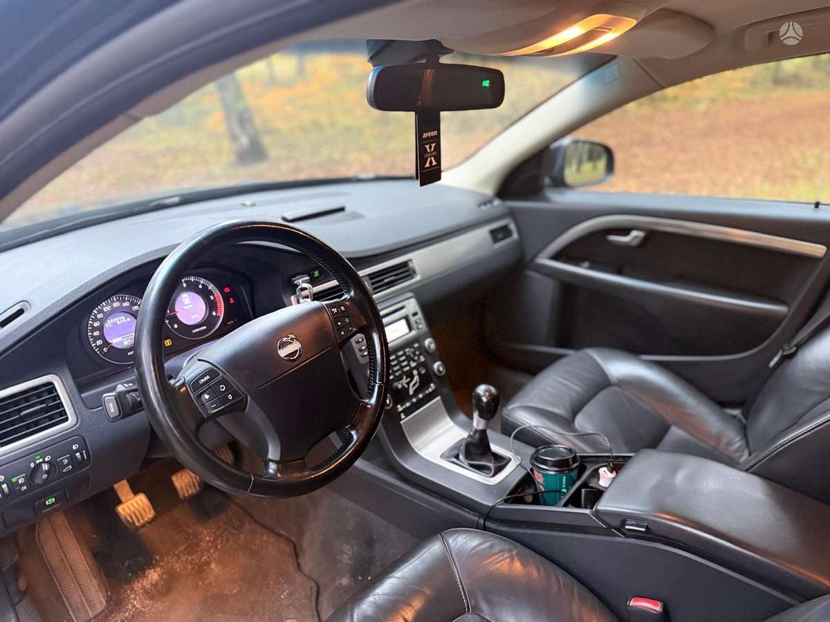 Volvo V70 2009 — photo 13