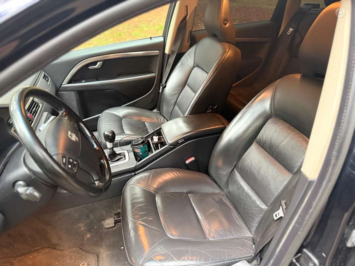 Volvo V70 2009 — photo 14