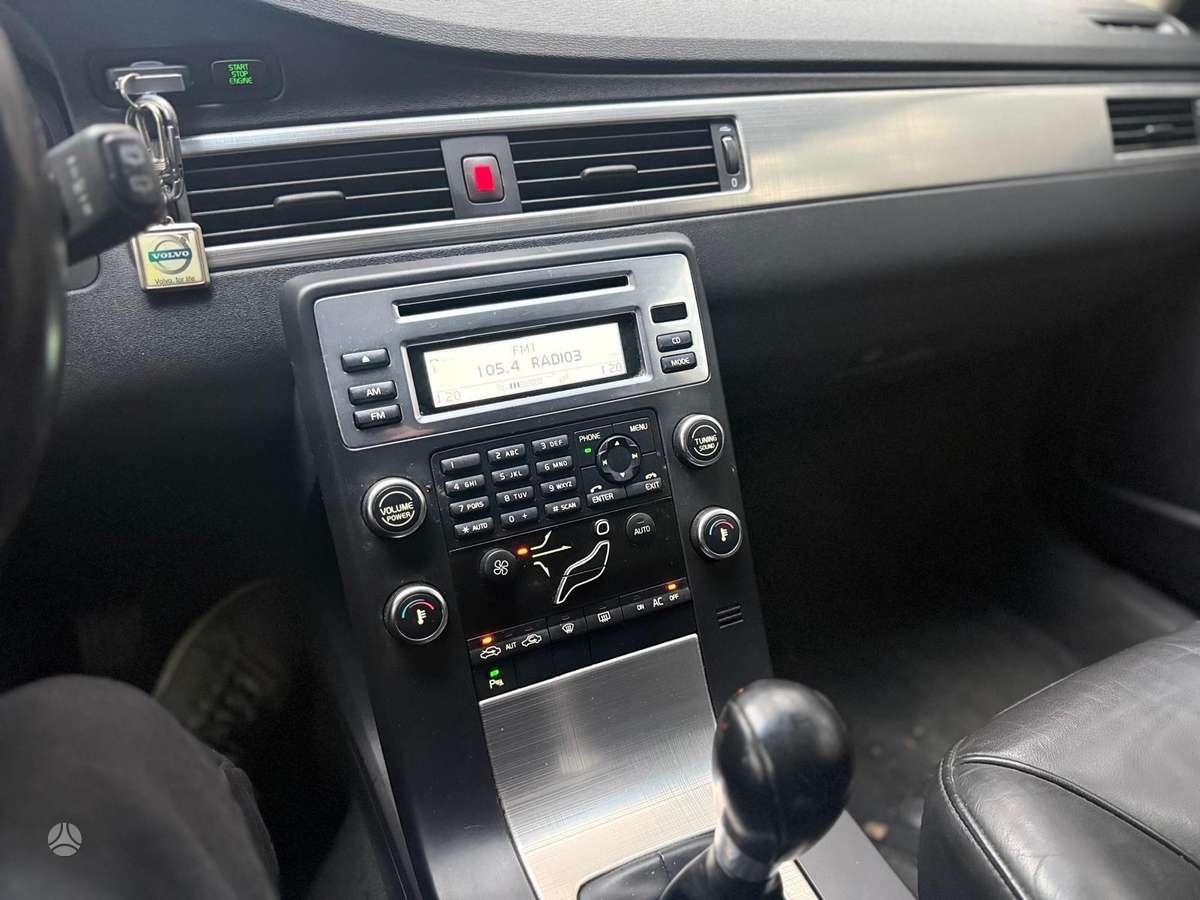 Volvo V70 2009 — photo 15