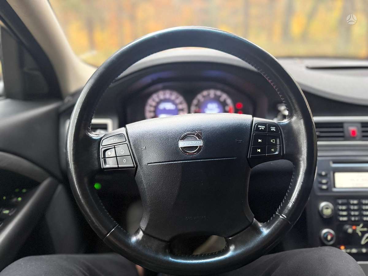 Volvo V70 2009 — photo 18