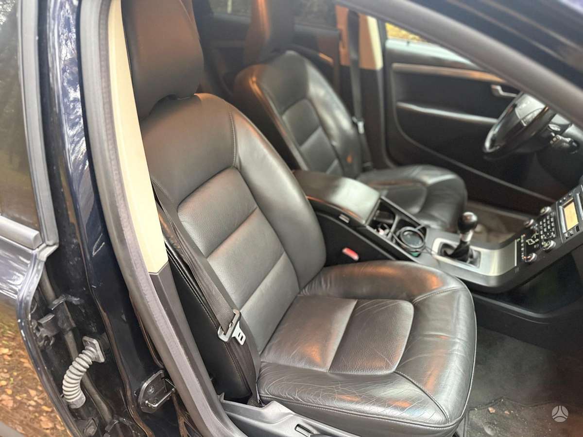 Volvo V70 2009 — photo 9