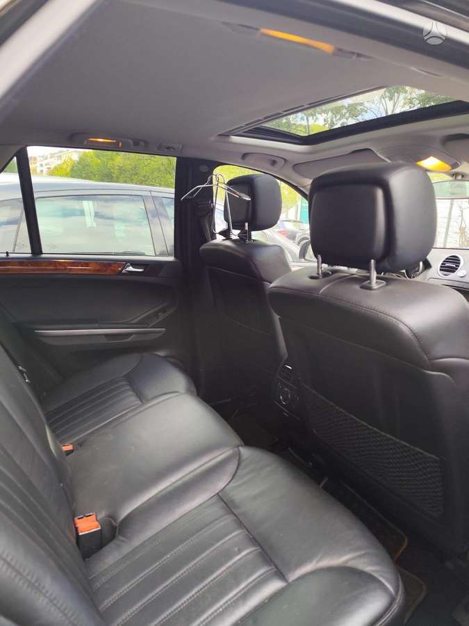 Mercedes-Benz ML420 2007 — rear view