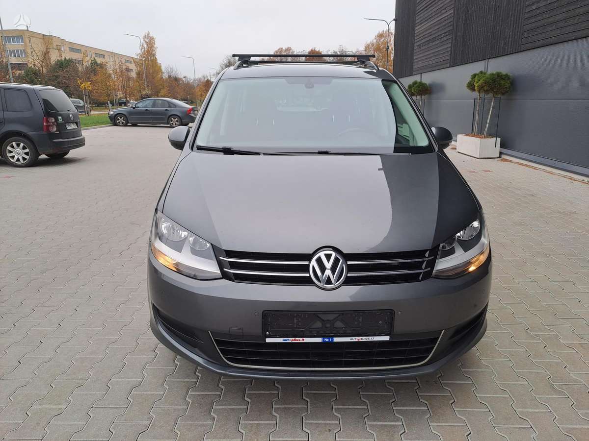 Volkswagen Sharan 2012 — вигляд ззаду