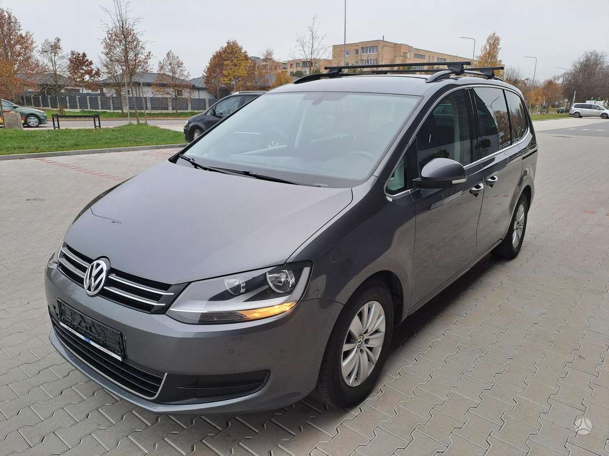 Volkswagen Sharan 2012 — салон