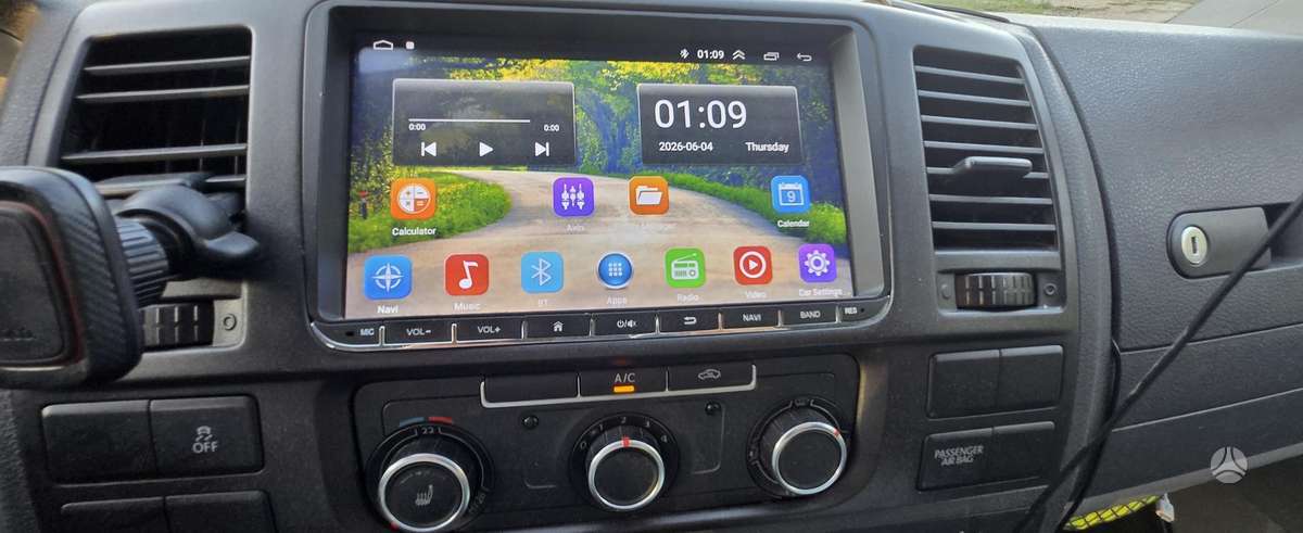 Volkswagen Transporter 2013 — photo 11