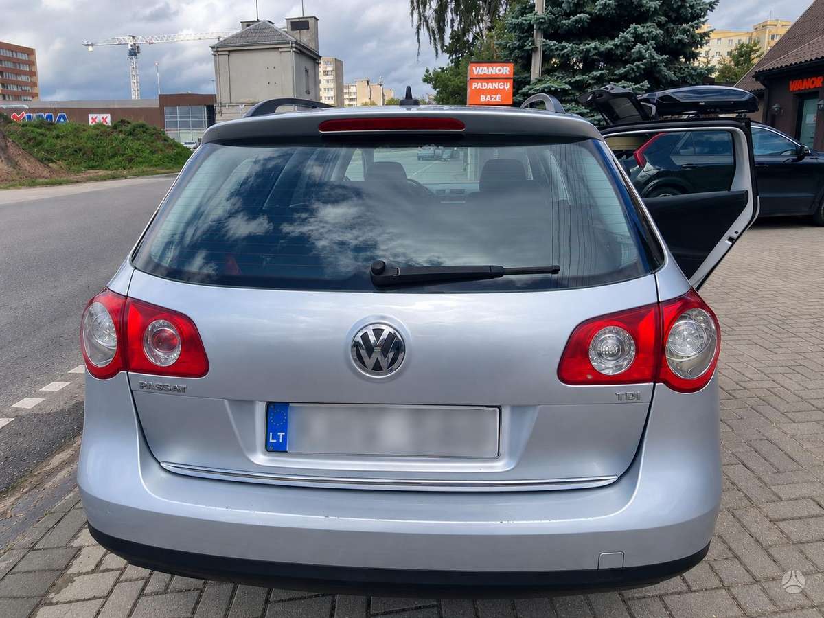 Volkswagen Passat 2008 — rear view
